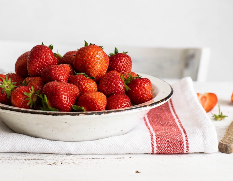 bol de fraises, un aliment très adapté au régime faible en fodmaps !